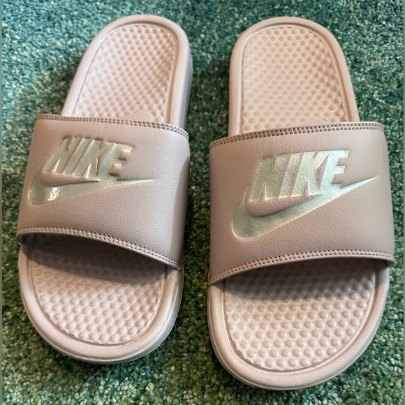 Women’s Nike Benassi Slide Sandals - Size 10 - Picture 3 of 9